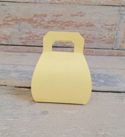 Кутийка за бонбони тип кошничка 60х75 мм - бледо жълта ZA6075