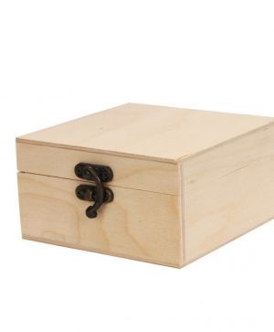Дървена кутия 10х10х5см